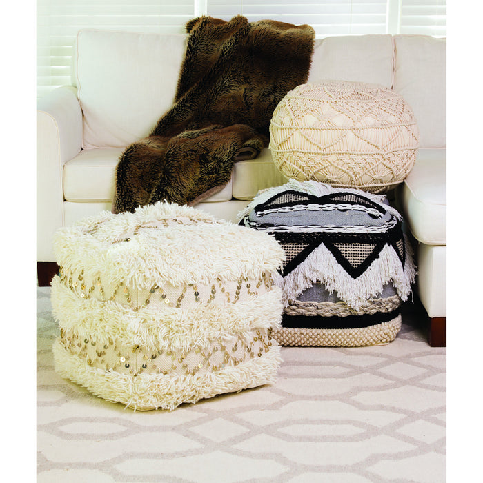 Pouf from the Hannah collection in Crema finish